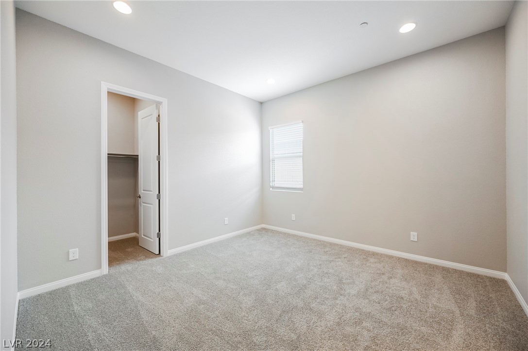 11736 Hatchling Avenue