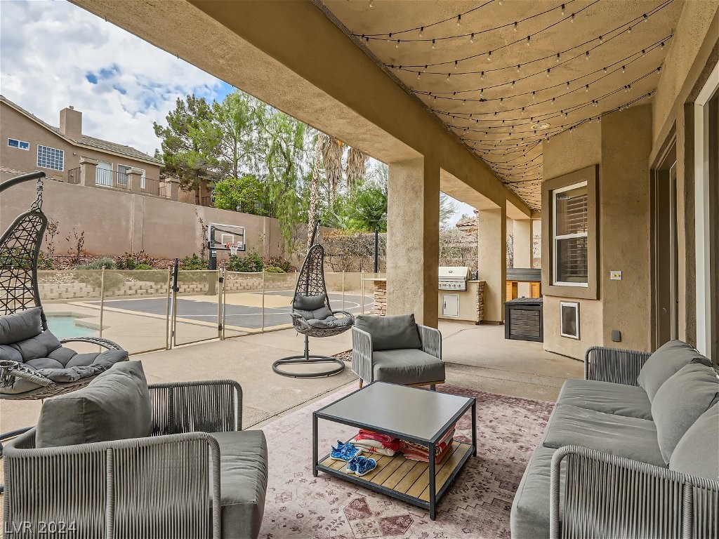 2279 Feathertree Avenue