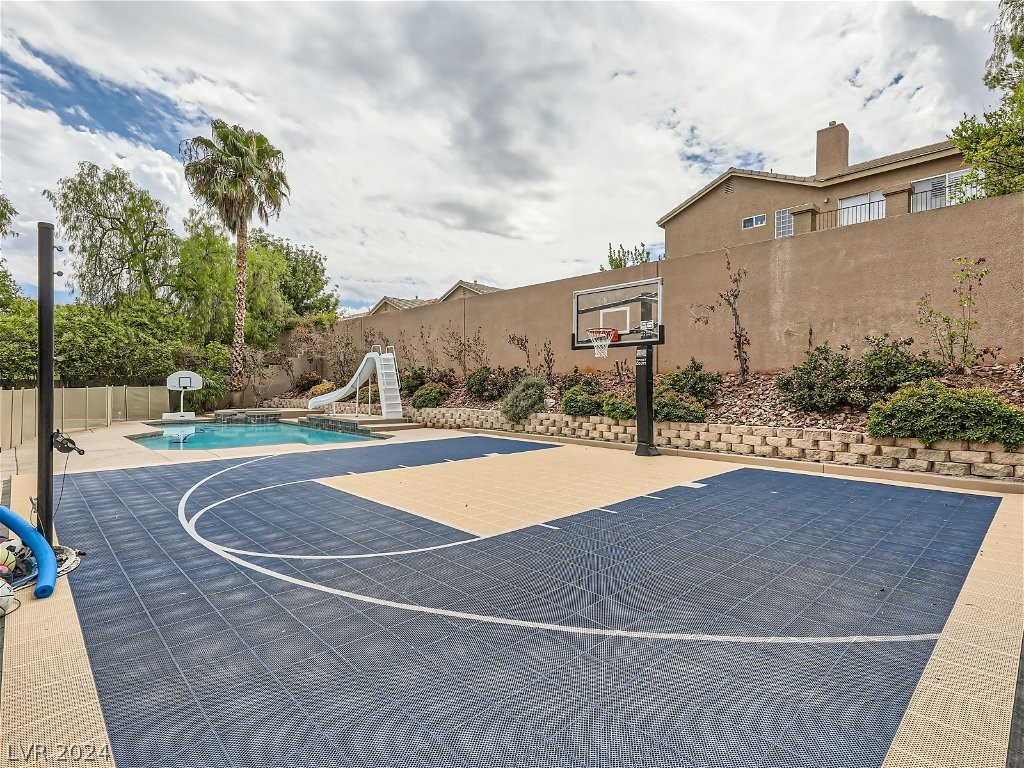 2279 Feathertree Avenue