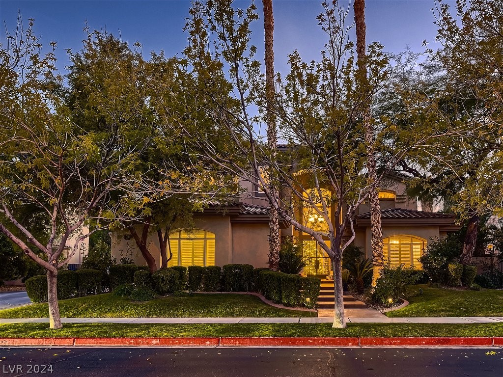 2279 Feathertree Avenue