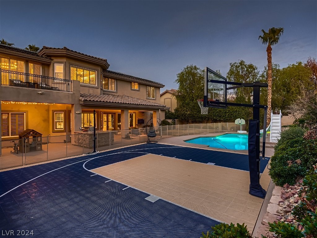 2279 Feathertree Avenue