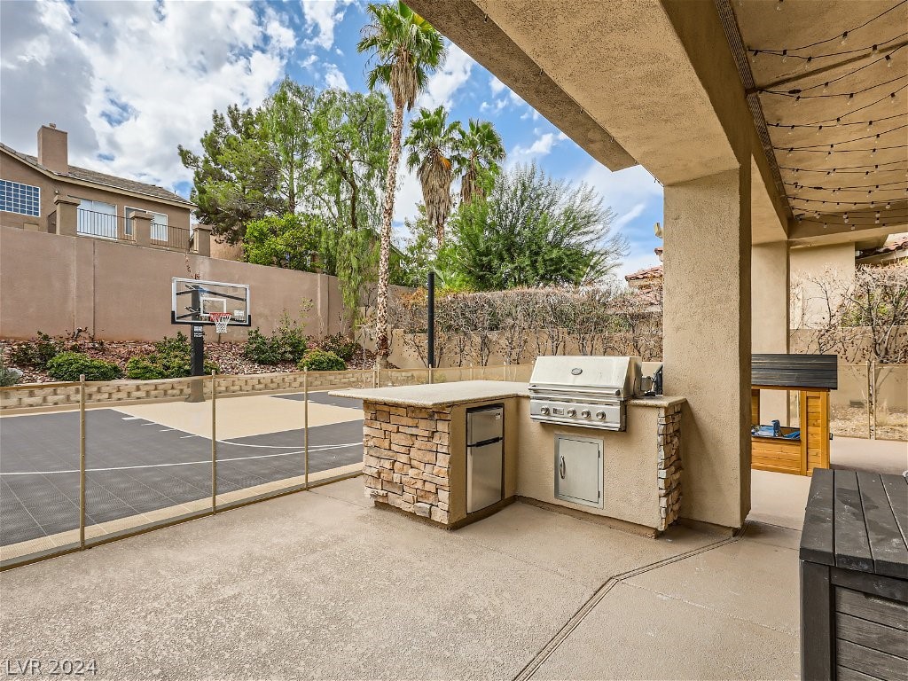 2279 Feathertree Avenue