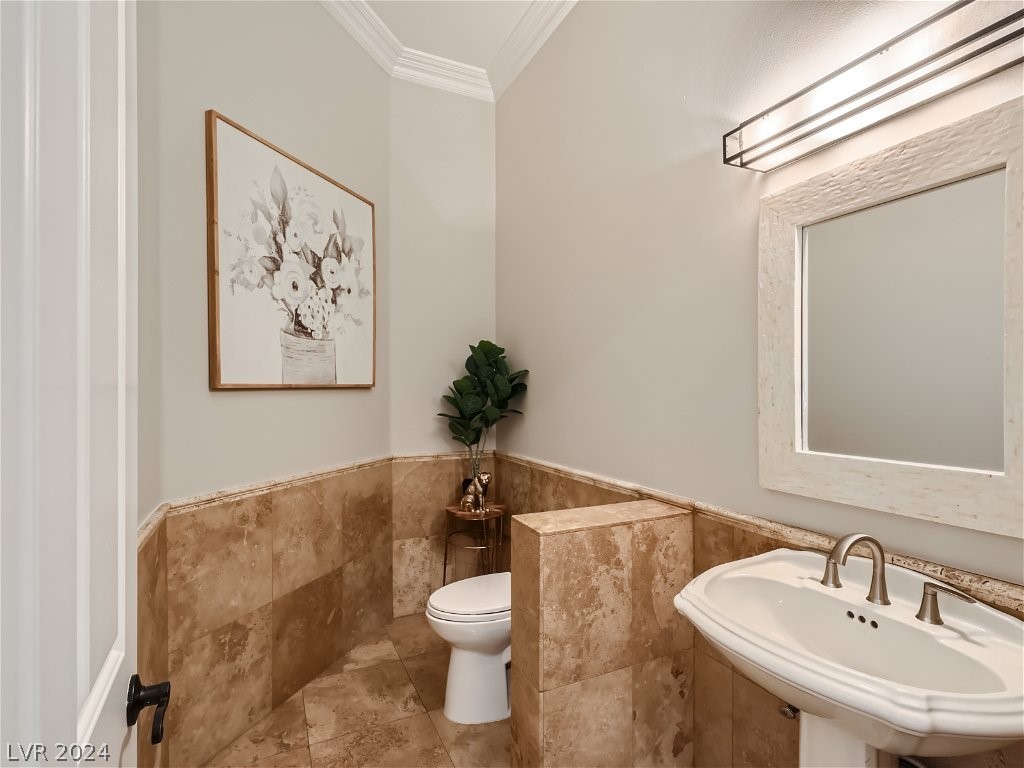 2279 Feathertree Avenue