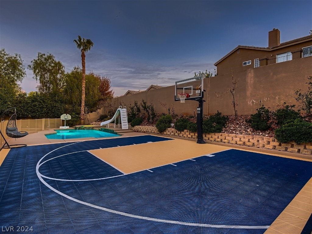 2279 Feathertree Avenue