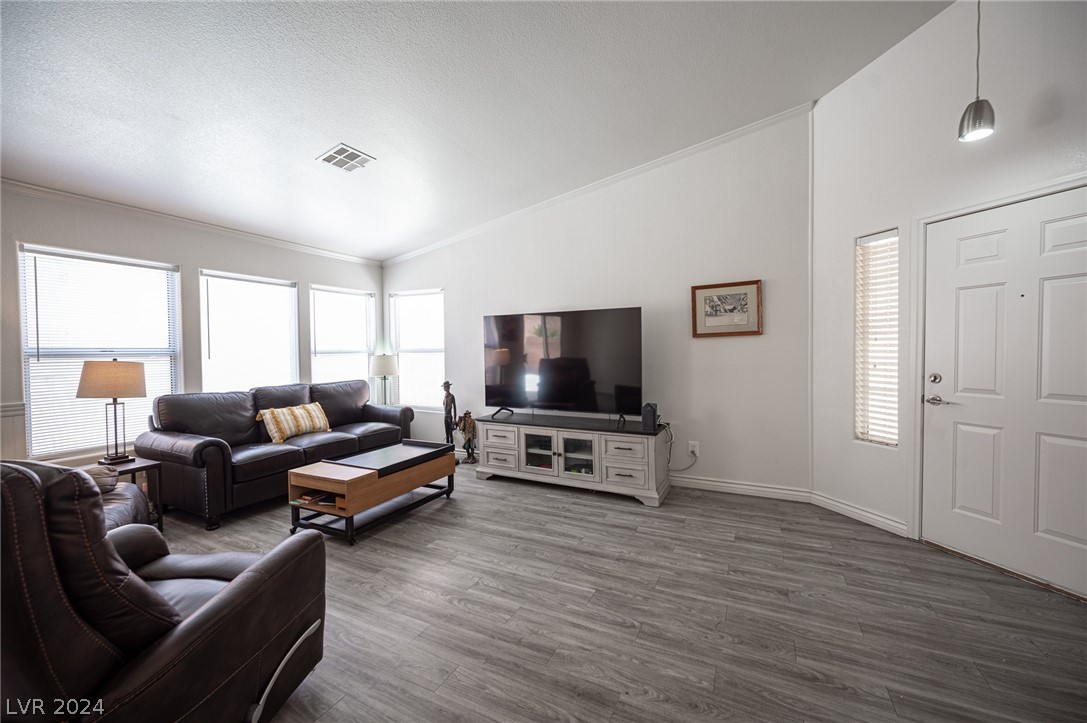 1453 Blisworth Court 101