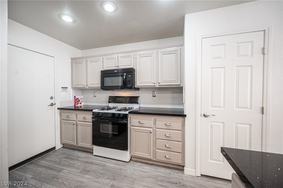 1453 Blisworth Court 101