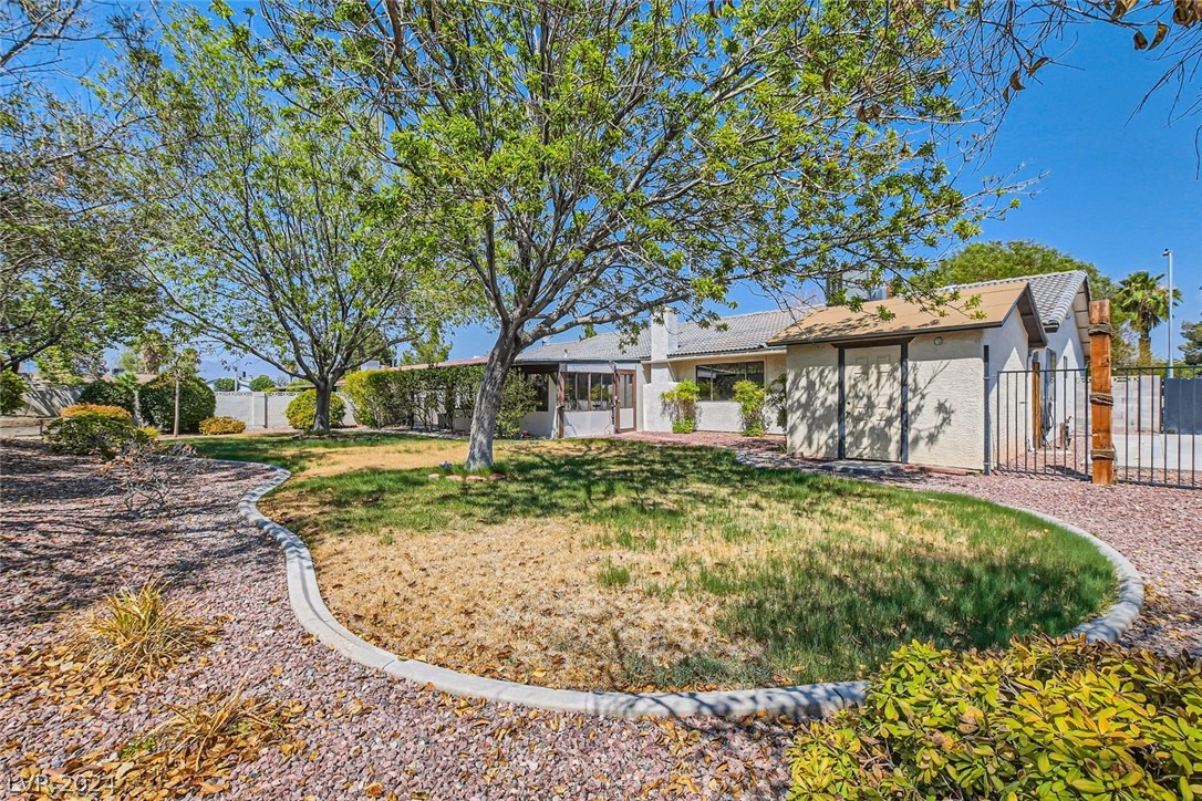 3932 North Torrey Pines Drive