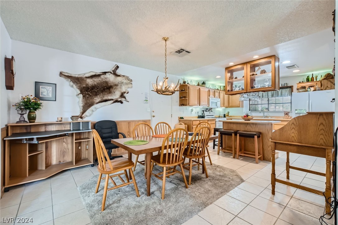 3932 North Torrey Pines Drive