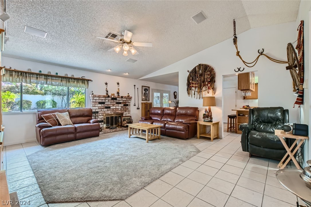 3932 North Torrey Pines Drive