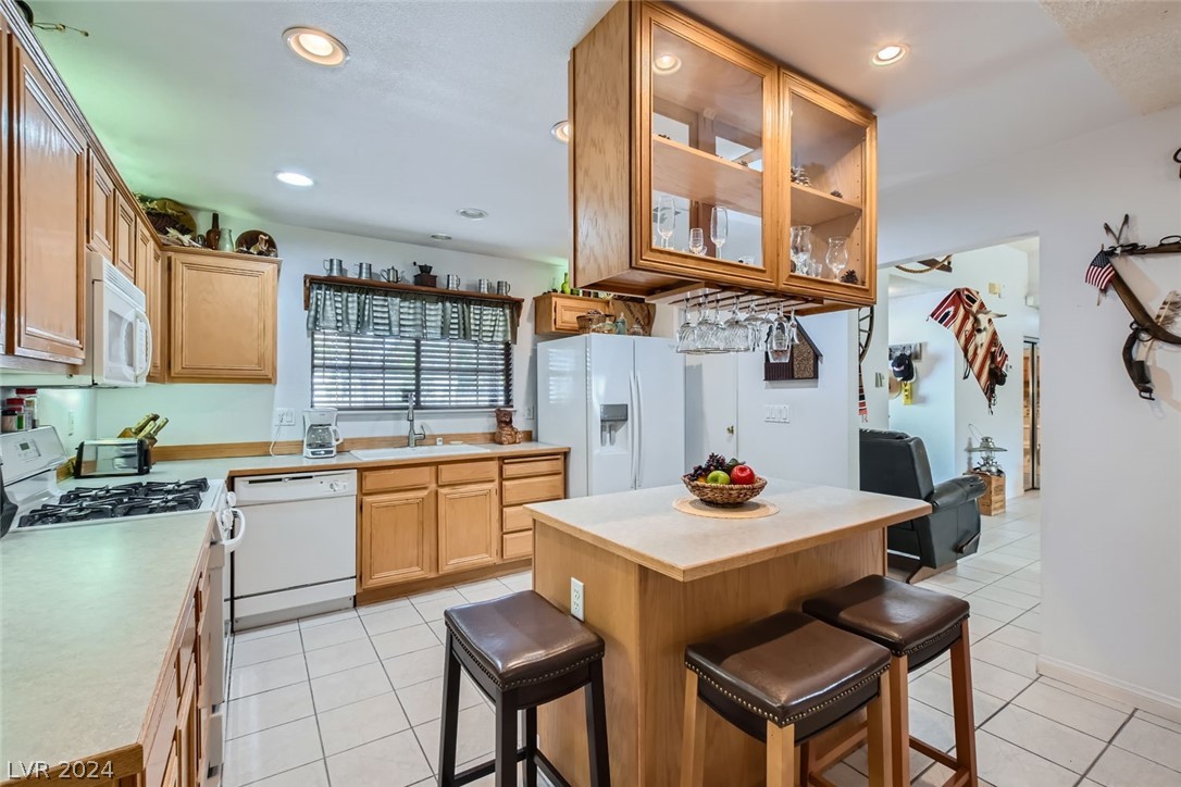 3932 North Torrey Pines Drive