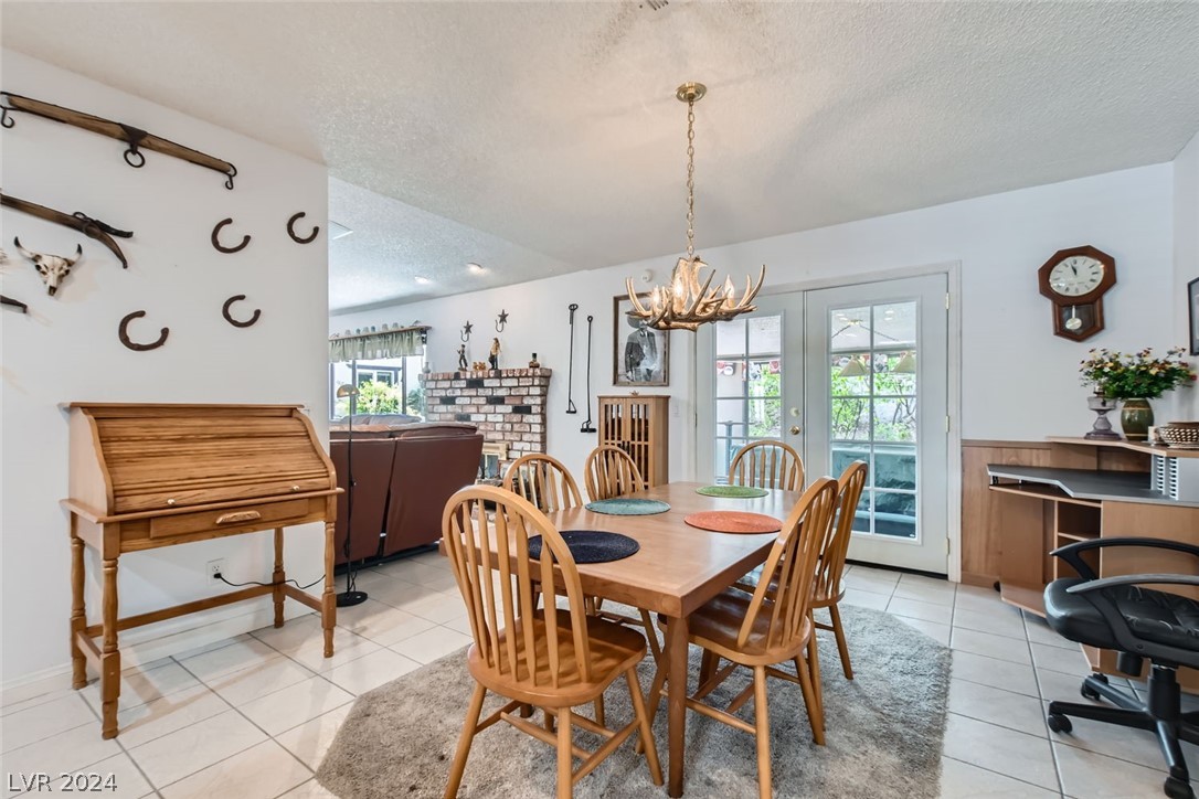 3932 North Torrey Pines Drive