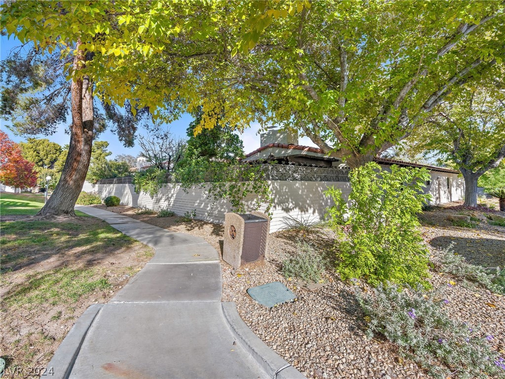 2120 Plaza Del Fuentes