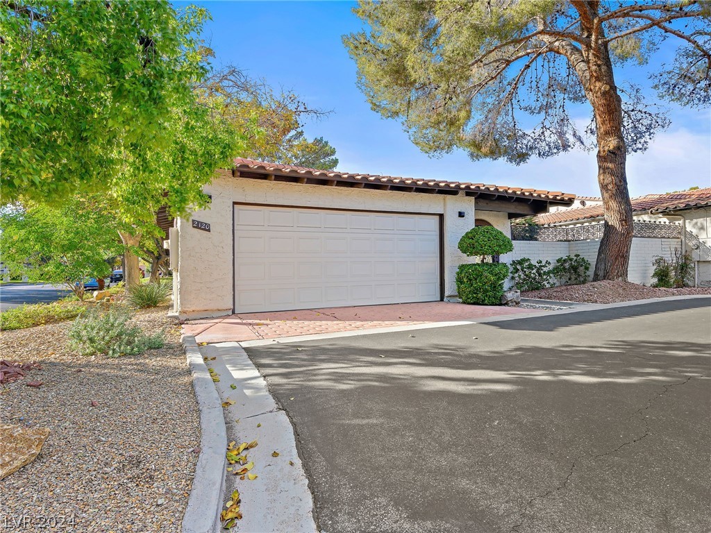 2120 Plaza Del Fuentes