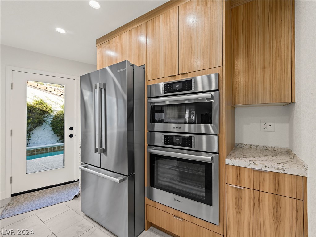 2120 Plaza Del Fuentes