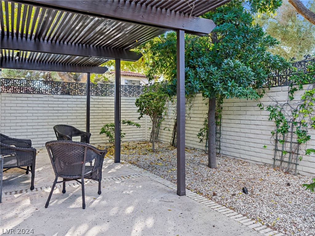 2120 Plaza Del Fuentes