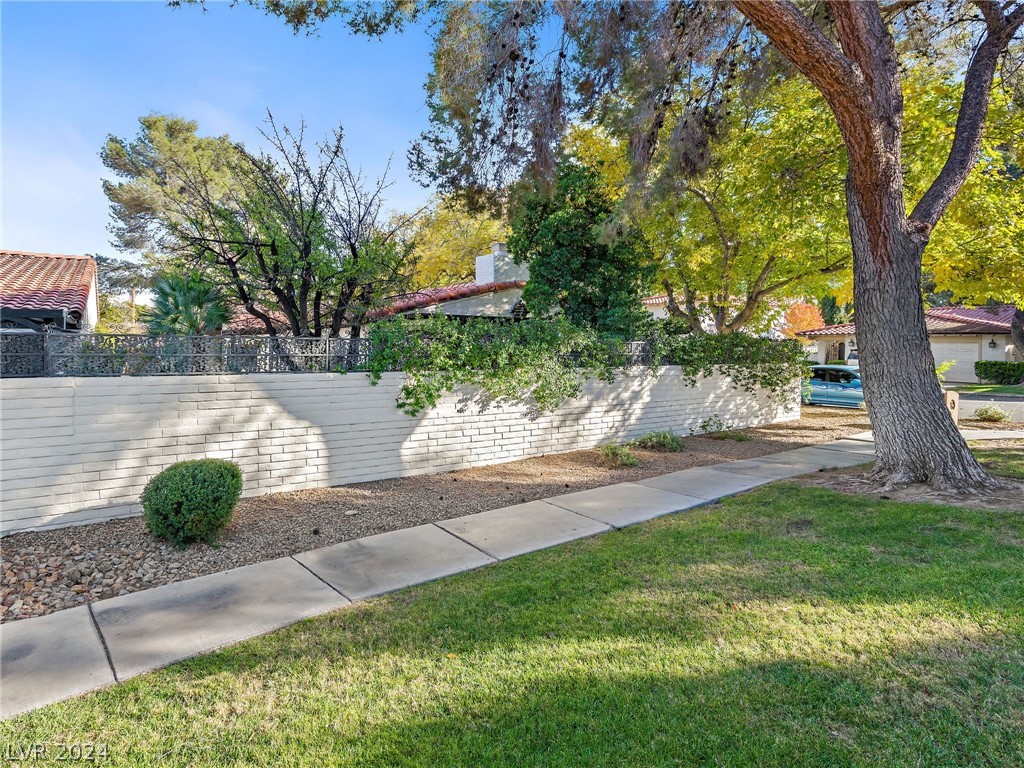 2120 Plaza Del Fuentes