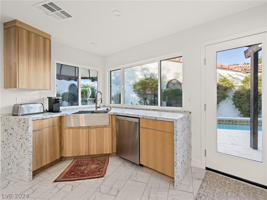 2120 Plaza Del Fuentes