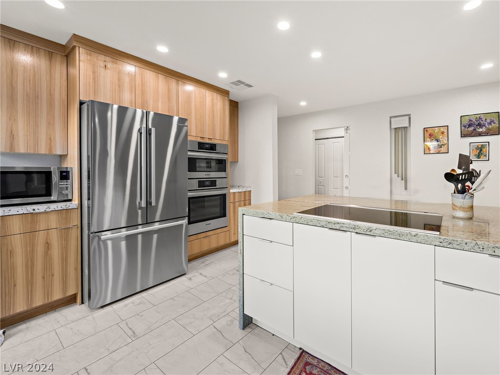 2120 Plaza Del Fuentes