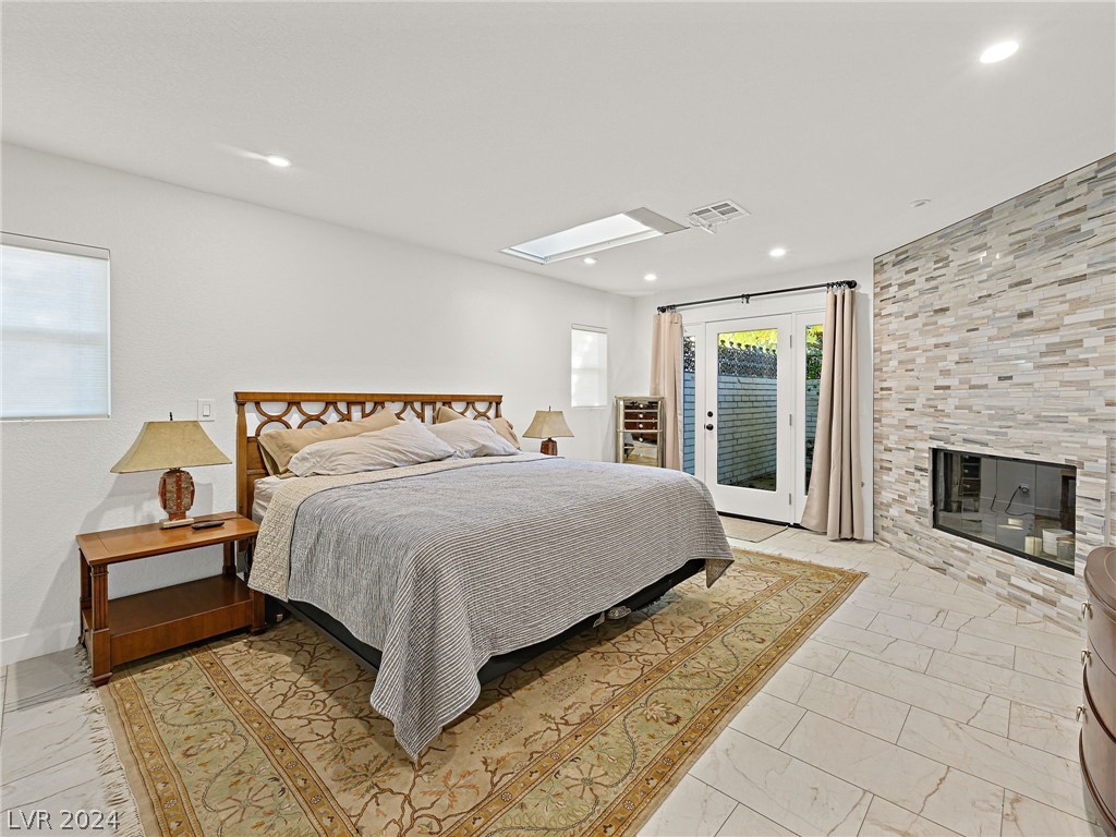 2120 Plaza Del Fuentes