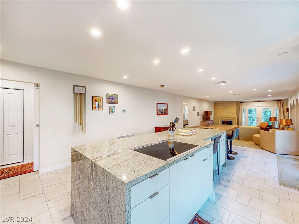 2120 Plaza Del Fuentes