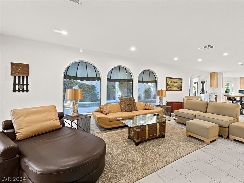 2120 Plaza Del Fuentes