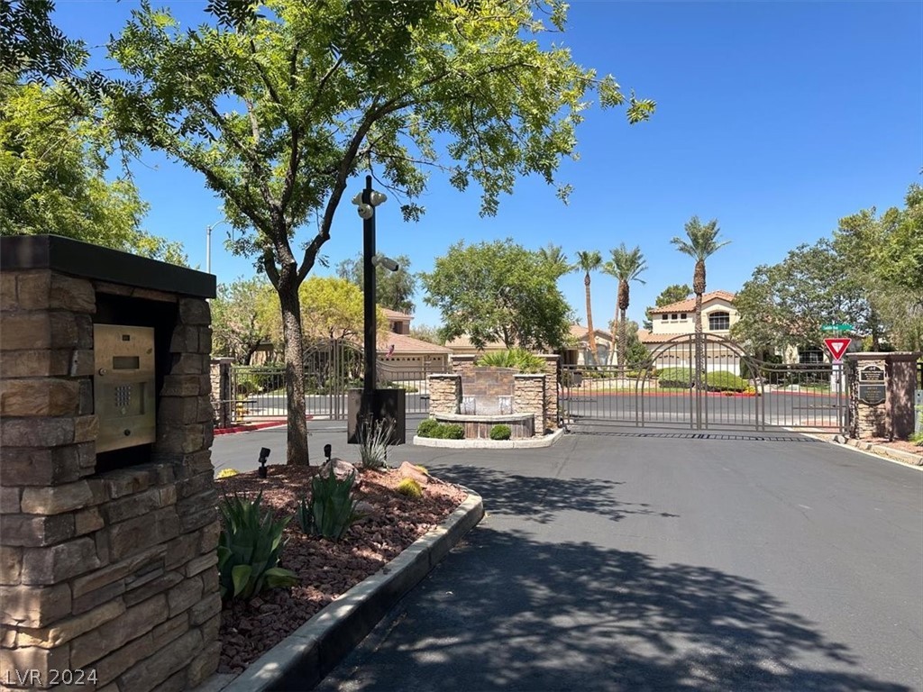 2107 Mooreview Street