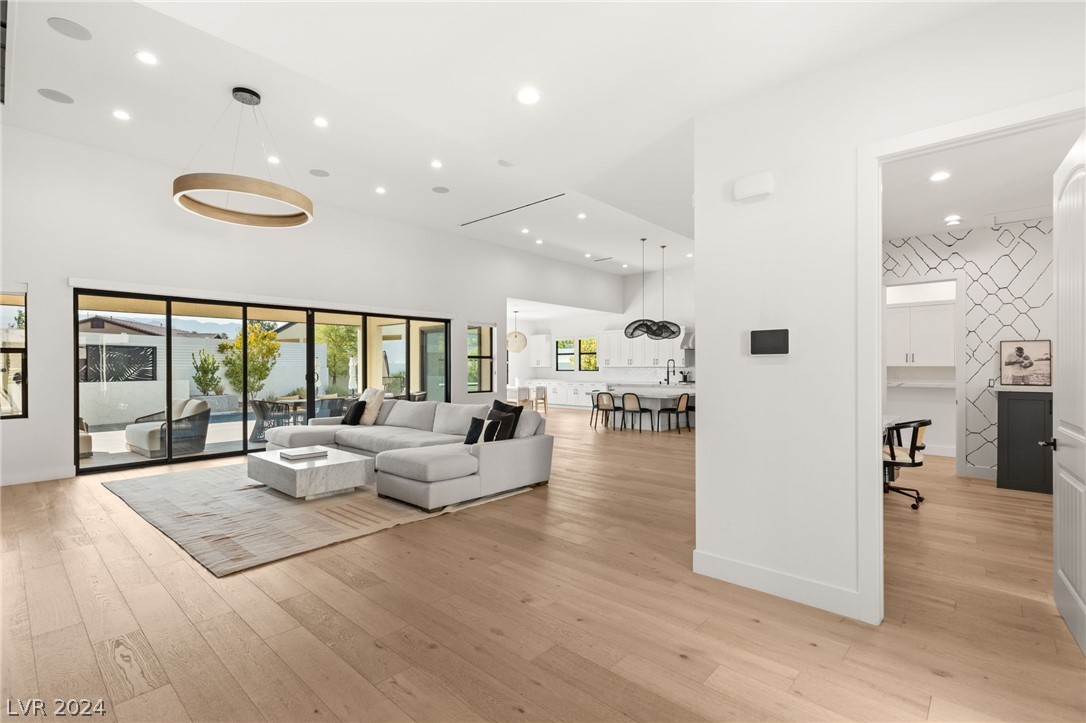 4335 North Dapple Gray Road