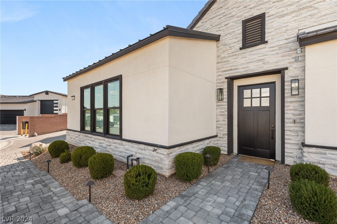 4335 North Dapple Gray Road