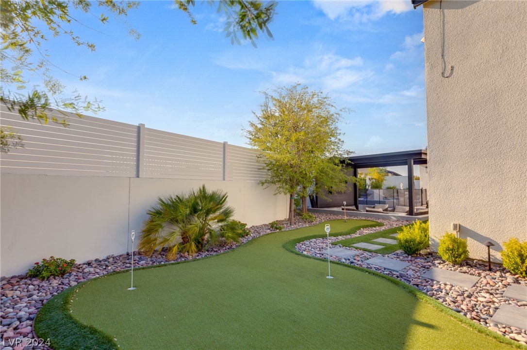 4335 North Dapple Gray Road