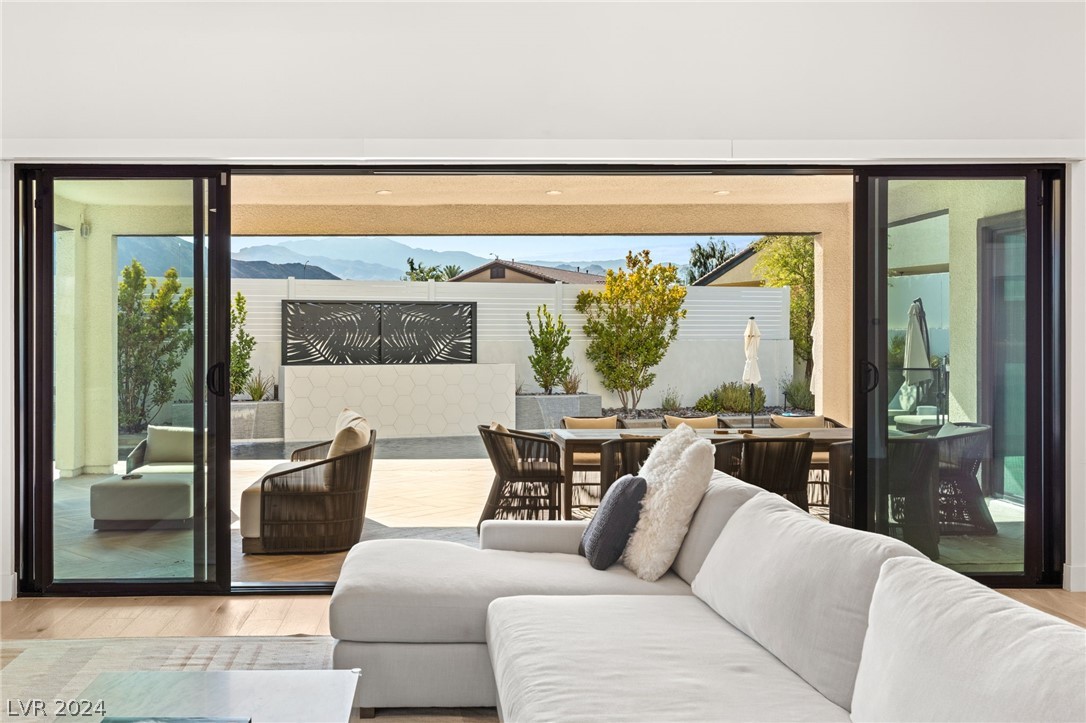 4335 North Dapple Gray Road