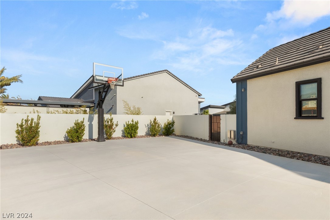 4335 North Dapple Gray Road