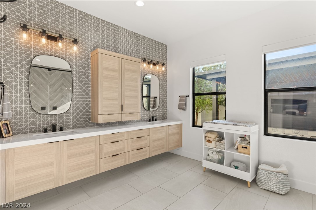 4335 North Dapple Gray Road