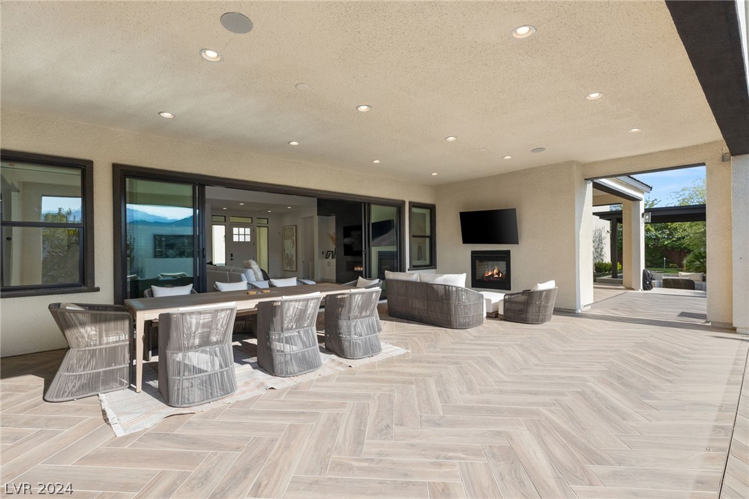 4335 North Dapple Gray Road