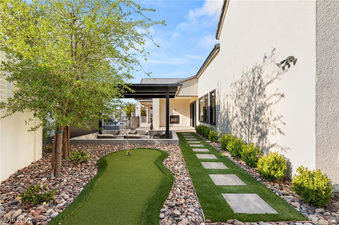 4335 North Dapple Gray Road