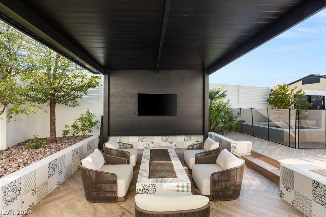 4335 North Dapple Gray Road