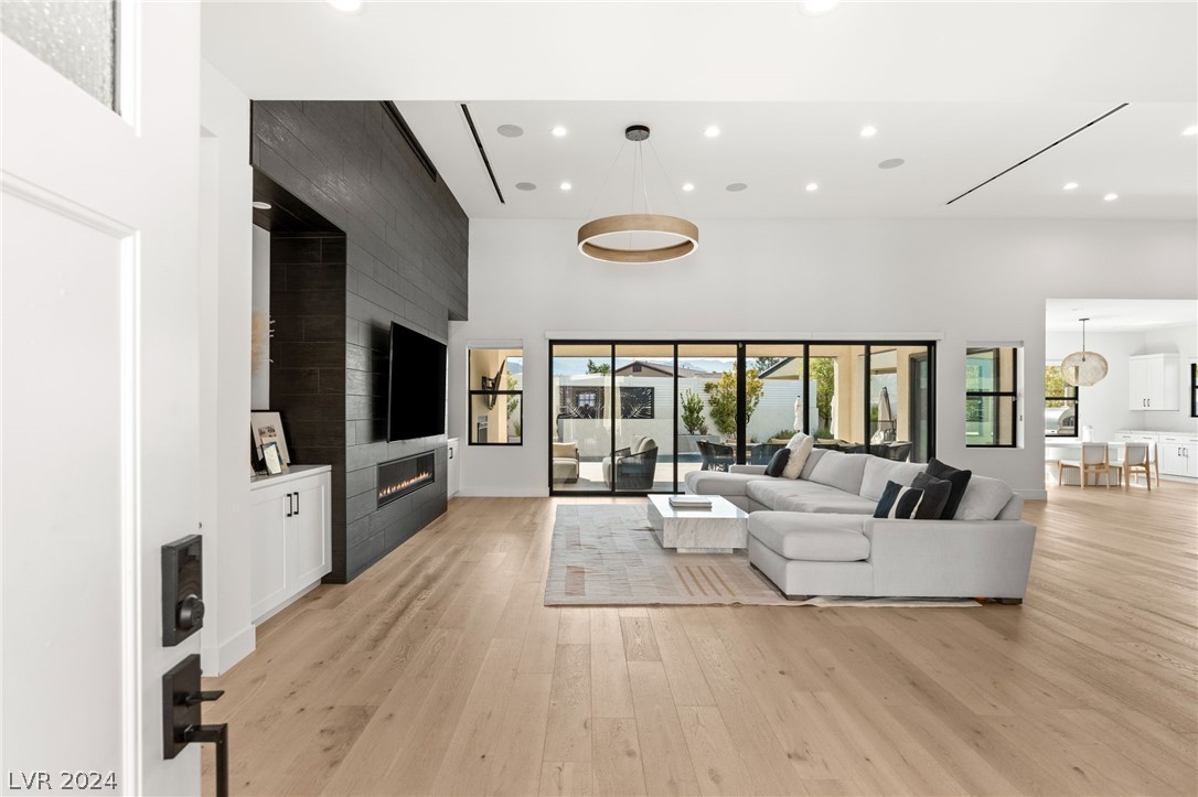 4335 North Dapple Gray Road