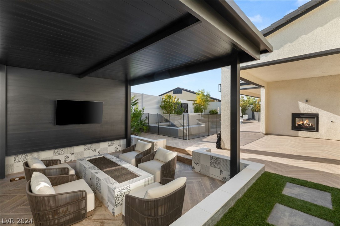 4335 North Dapple Gray Road