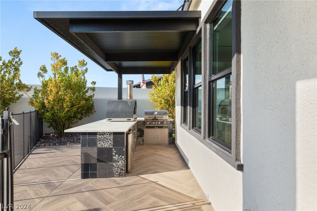 4335 North Dapple Gray Road