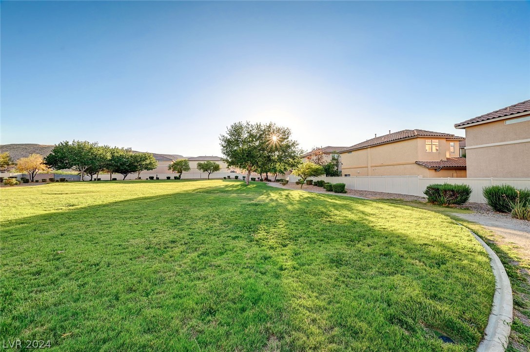 9349 Boulder Opal Avenue