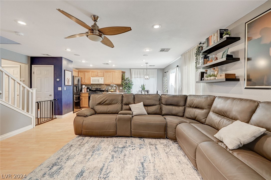 9349 Boulder Opal Avenue