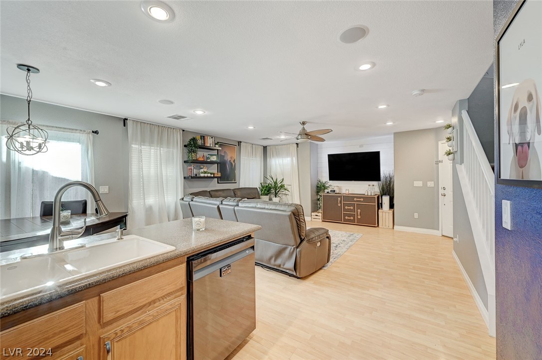 9349 Boulder Opal Avenue