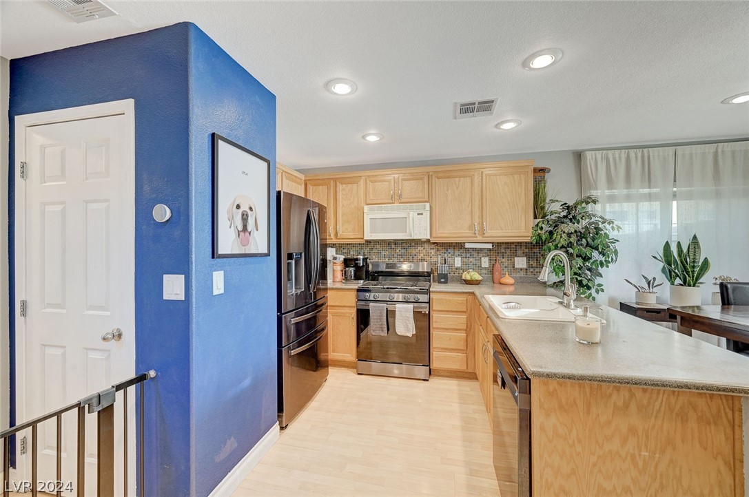 9349 Boulder Opal Avenue