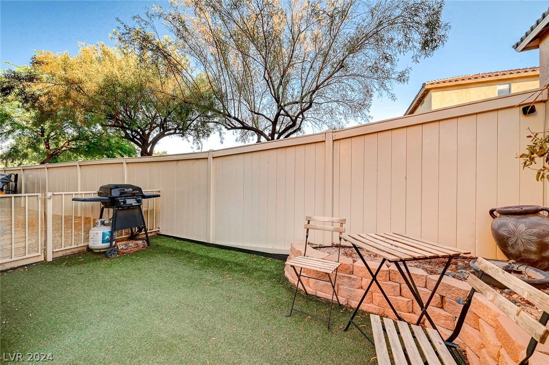 9349 Boulder Opal Avenue