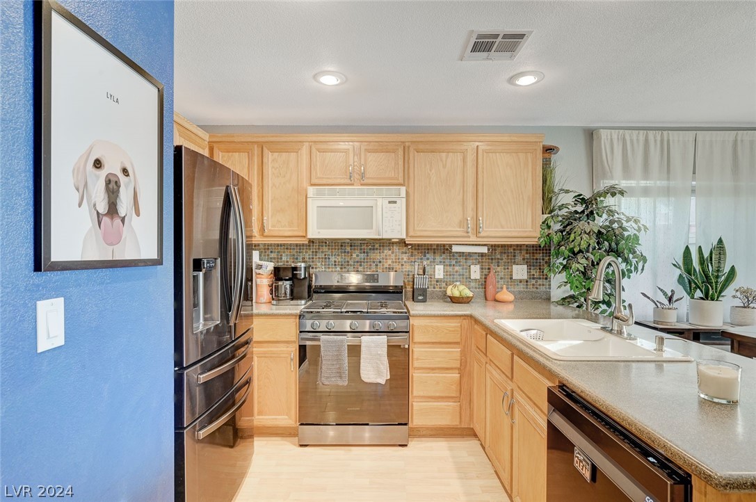 9349 Boulder Opal Avenue