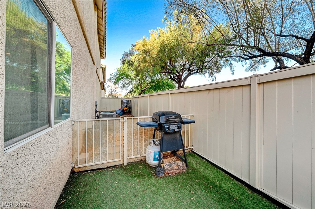 9349 Boulder Opal Avenue