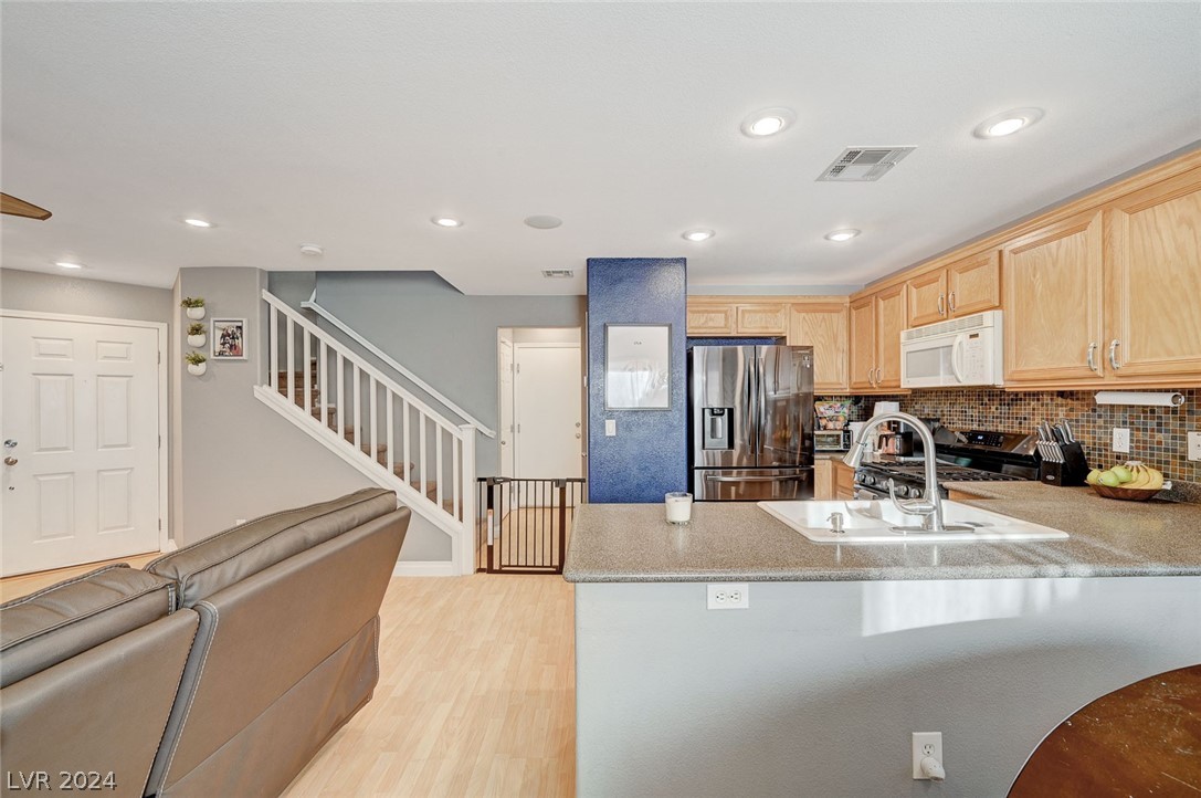 9349 Boulder Opal Avenue