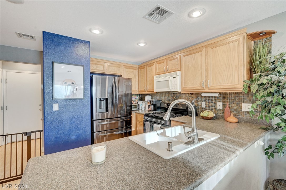 9349 Boulder Opal Avenue