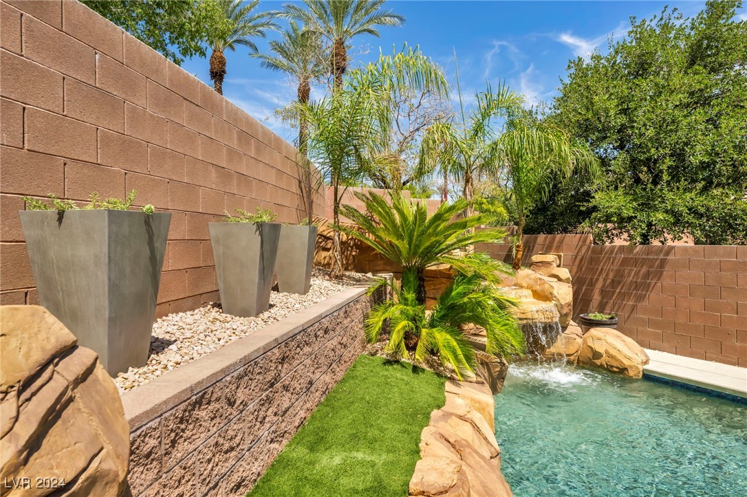 2087 Desert Prairie Street