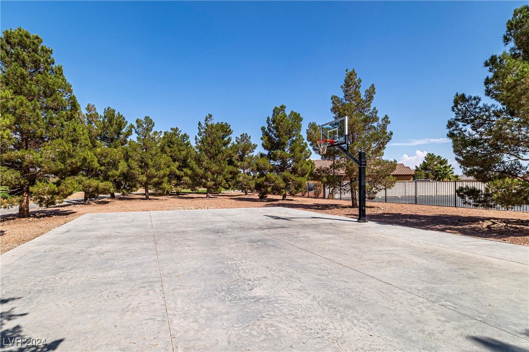 6981 Queenswood Court