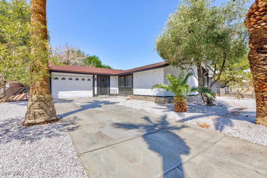 661 Riata Way